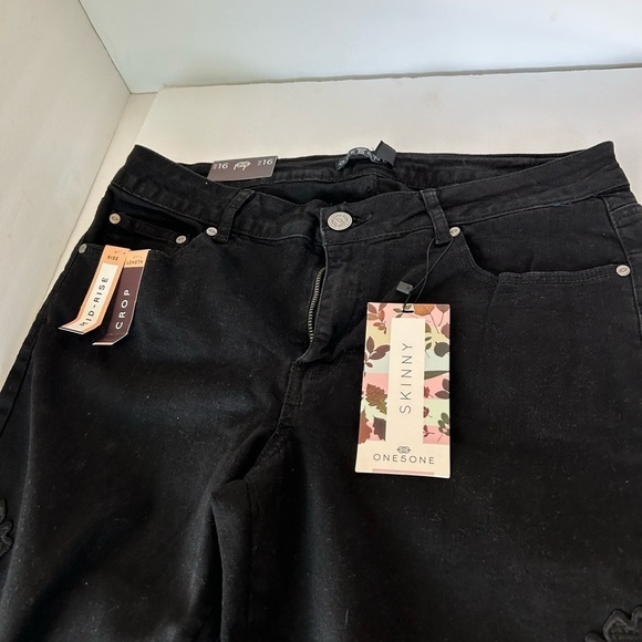 One  5 One NWOT Skinny Lace Embellished Black Crop Pants - Picture 3 of 5